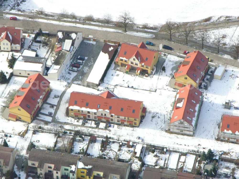 Berlin - Kaulsdorf from above - Berlin-Kaulsdorf,10.03.2005, Wohnsiedlungsneubau der PREMIER-Deutschland GmbH, an der Dorfstr. Am Alten Dorfanger in Berlin-Kaulsdorf