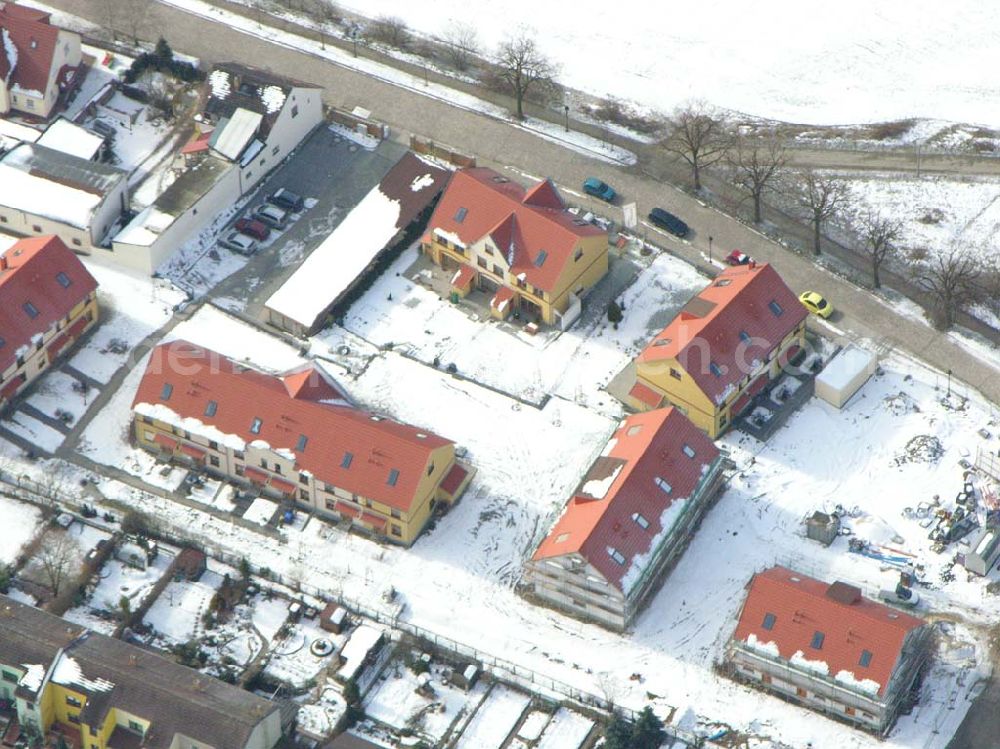 Berlin - Kaulsdorf from the bird's eye view: Berlin-Kaulsdorf,10.03.2005, Wohnsiedlungsneubau der PREMIER-Deutschland GmbH, an der Dorfstr. Am Alten Dorfanger in Berlin-Kaulsdorf