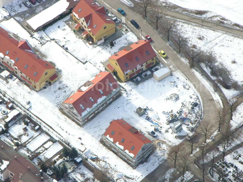 Aerial image Berlin - Kaulsdorf - Berlin-Kaulsdorf,10.03.2005, Wohnsiedlungsneubau der PREMIER-Deutschland GmbH, an der Dorfstr. Am Alten Dorfanger in Berlin-Kaulsdorf