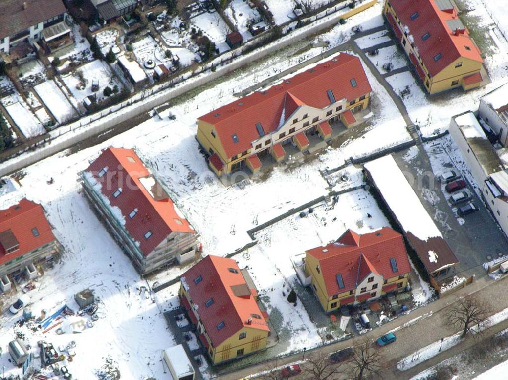 Berlin - Kaulsdorf from above - Berlin-Kaulsdorf,10.03.2005, Wohnsiedlungsneubau der PREMIER-Deutschland GmbH, an der Dorfstr. Am Alten Dorfanger in Berlin-Kaulsdorf