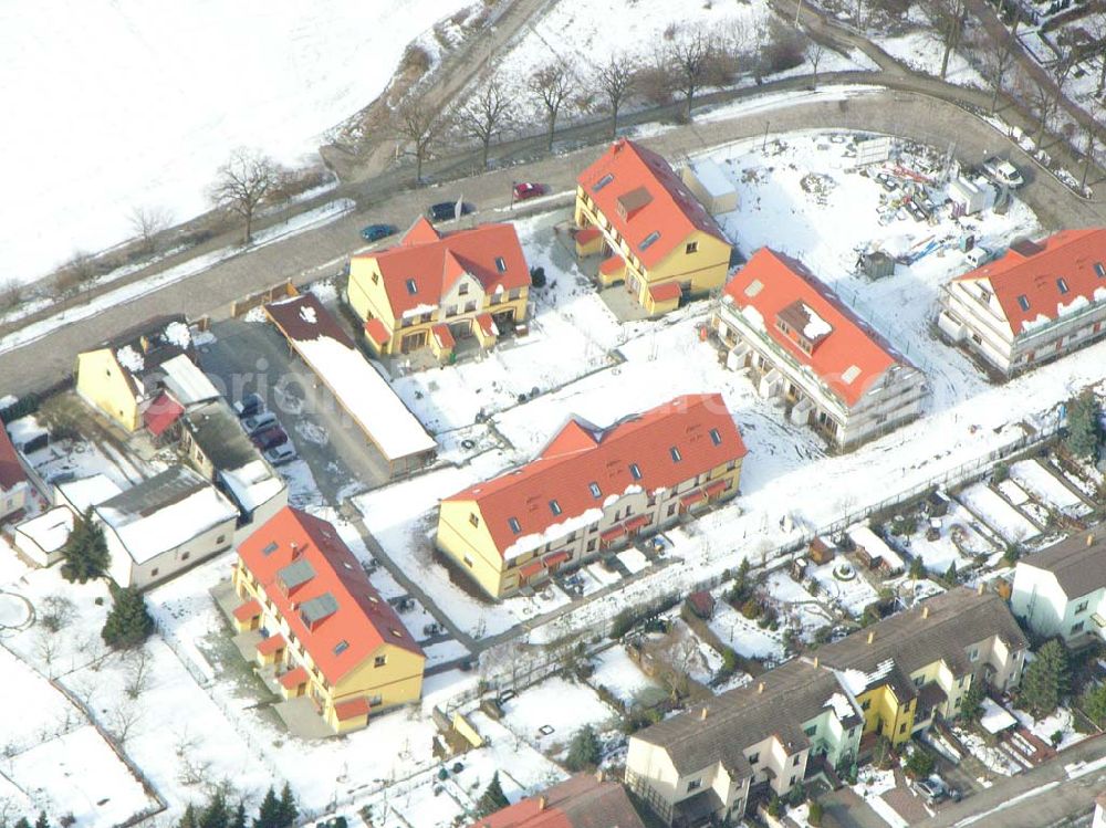 Aerial image Berlin - Kaulsdorf - Berlin-Kaulsdorf,10.03.2005, Wohnsiedlungsneubau der PREMIER-Deutschland GmbH, an der Dorfstr. Am Alten Dorfanger in Berlin-Kaulsdorf