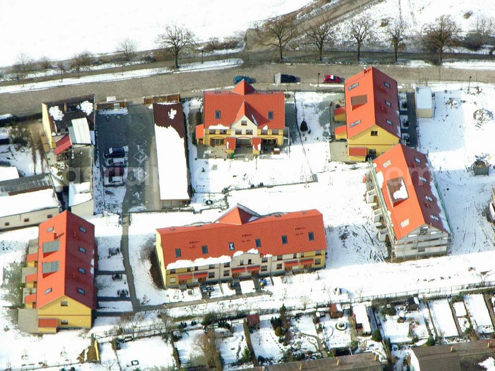 Aerial photograph Berlin - Kaulsdorf - Berlin-Kaulsdorf,10.03.2005, Wohnsiedlungsneubau der PREMIER-Deutschland GmbH, an der Dorfstr. Am Alten Dorfanger in Berlin-Kaulsdorf