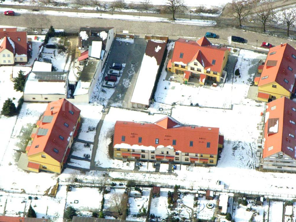 Berlin - Kaulsdorf from above - Berlin-Kaulsdorf,10.03.2005, Wohnsiedlungsneubau der PREMIER-Deutschland GmbH, an der Dorfstr. Am Alten Dorfanger in Berlin-Kaulsdorf