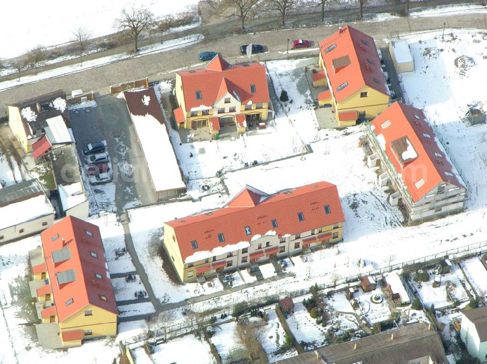 Aerial photograph Berlin - Kaulsdorf - Berlin-Kaulsdorf,10.03.2005, Wohnsiedlungsneubau der PREMIER-Deutschland GmbH, an der Dorfstr. Am Alten Dorfanger in Berlin-Kaulsdorf