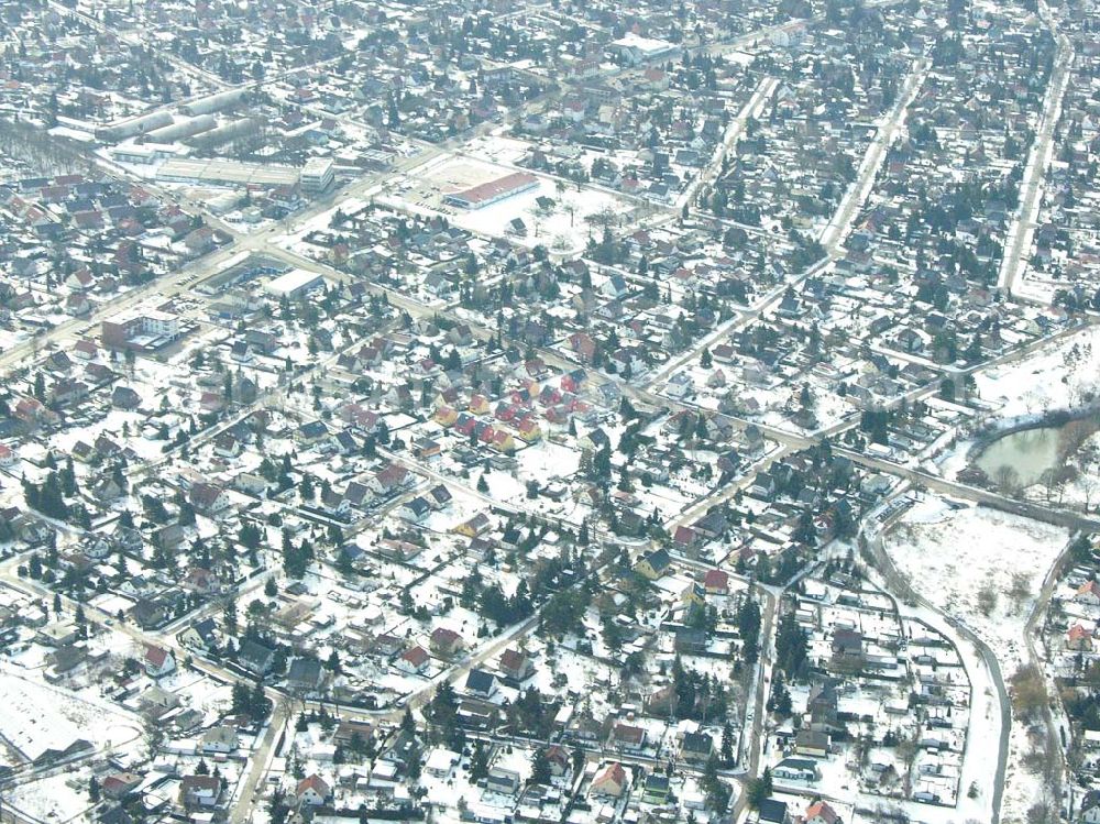 Aerial image Berlin-Kaulsdorf - Berlin-Kaulsdorf,10.03.2005,Wohnsiedlungsneubau der PREMIER-Deutschland GmbH, an der Heerstr. Kaulsdorfer Garten in Berlin-Kaulsdorf