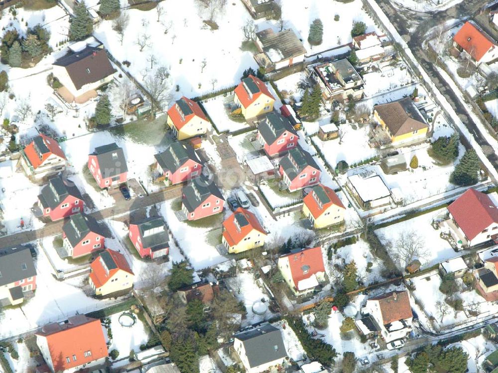 Aerial photograph Berlin-Kaulsdorf - Berlin-Kaulsdorf,10.03.2005,Wohnsiedlungsneubau der PREMIER-Deutschland GmbH, an der Heerstr. Kaulsdorfer Garten in Berlin-Kaulsdorf