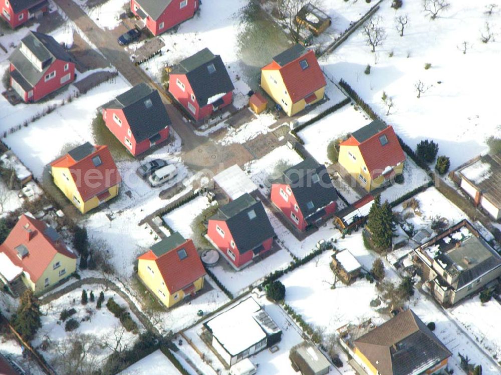 Aerial image Berlin-Kaulsdorf - Berlin-Kaulsdorf,10.03.2005,Wohnsiedlungsneubau der PREMIER-Deutschland GmbH, an der Heerstr. Kaulsdorfer Garten in Berlin-Kaulsdorf