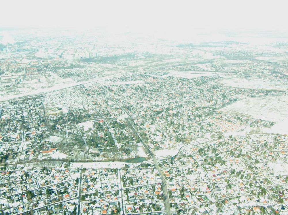 Berlin-Kaulsdorf from above - Berlin-Kaulsdorf,10.03.2005,Wohnsiedlungsneubau der PREMIER-Deutschland GmbH, an der Heerstr. Kaulsdorfer Garten in Berlin-Kaulsdorf