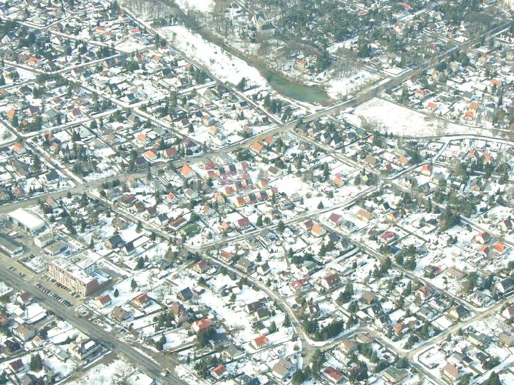 Aerial photograph Berlin-Kaulsdorf - Berlin-Kaulsdorf,10.03.2005,Wohnsiedlungsneubau der PREMIER-Deutschland GmbH, an der Heerstr. Kaulsdorfer Garten in Berlin-Kaulsdorf