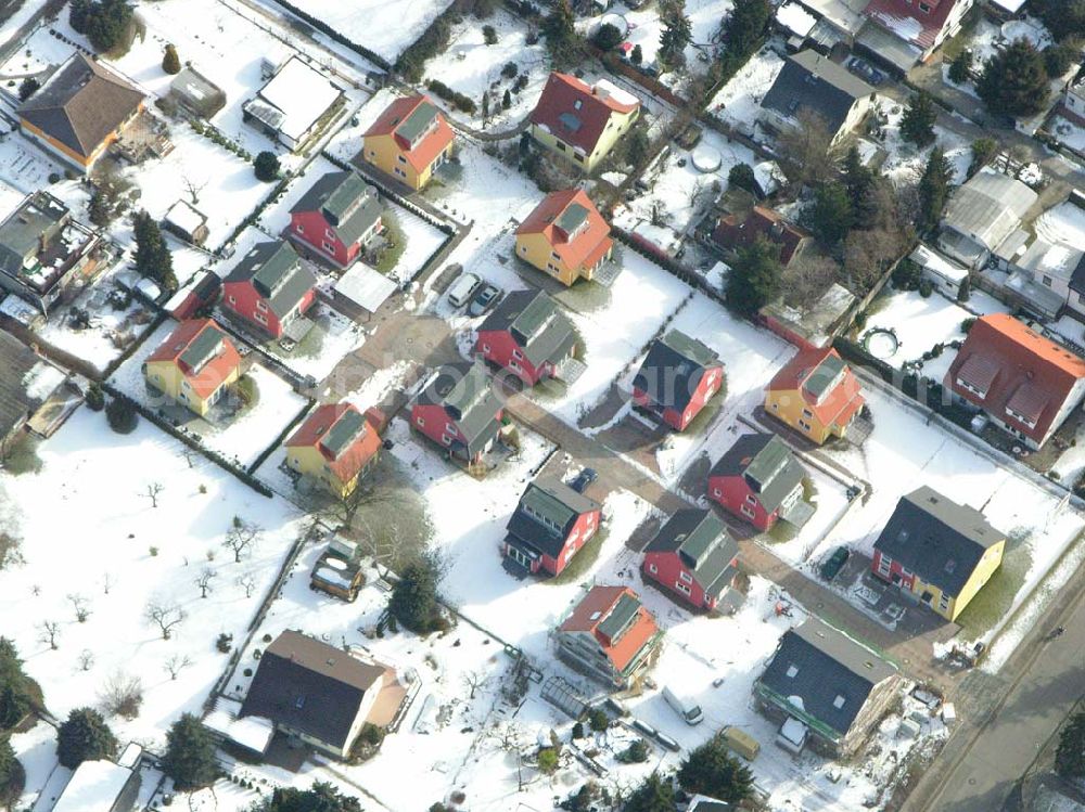 Aerial image Berlin-Kaulsdorf - Berlin-Kaulsdorf,10.03.2005,Wohnsiedlungsneubau der PREMIER-Deutschland GmbH, an der Heerstr. Kaulsdorfer Garten in Berlin-Kaulsdorf