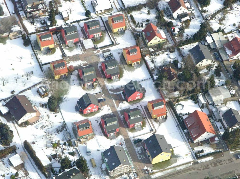 Aerial photograph Berlin-Kaulsdorf - Berlin-Kaulsdorf,10.03.2005,Wohnsiedlungsneubau der PREMIER-Deutschland GmbH, an der Heerstr. Kaulsdorfer Garten in Berlin-Kaulsdorf