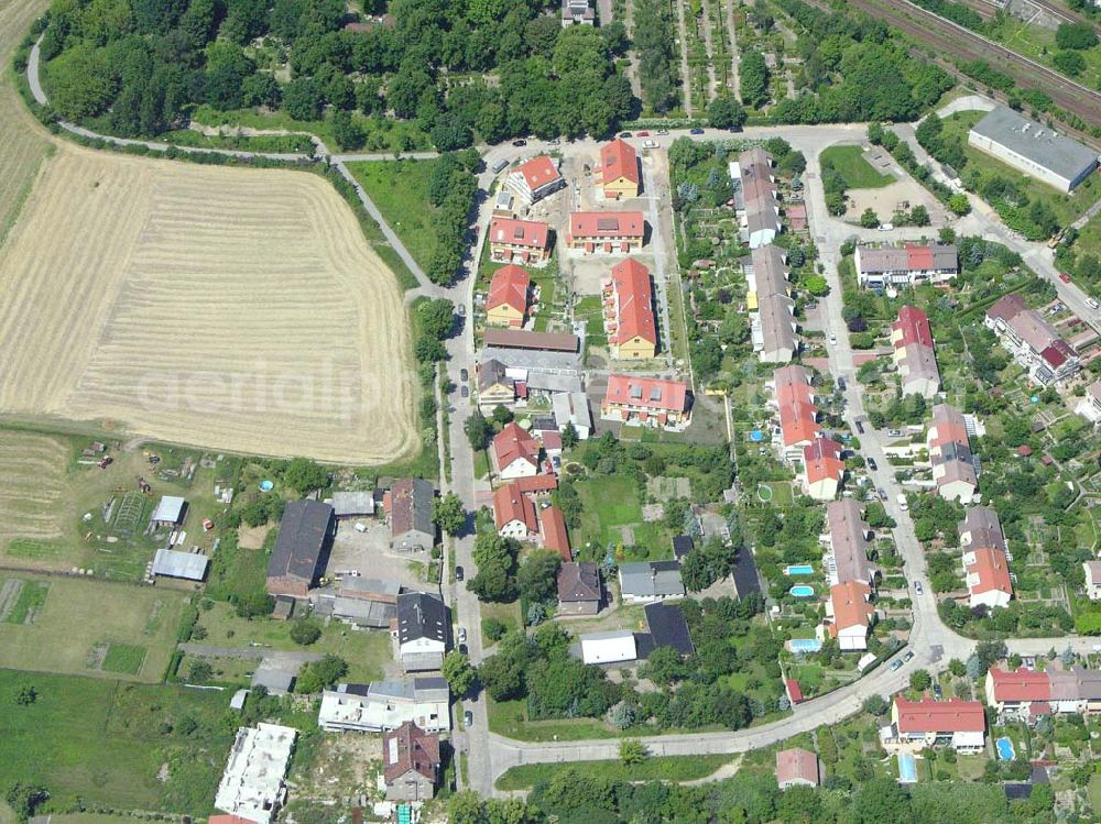 Aerial photograph Berlin - Berlin-Kaulsdorf,20.06.2005,Wohnsiedlungsneubau der PREMIER-Deutschland GmbH, an der Dorfstr. Am Alten Dorfanger in Berlin-Kaulsdorf