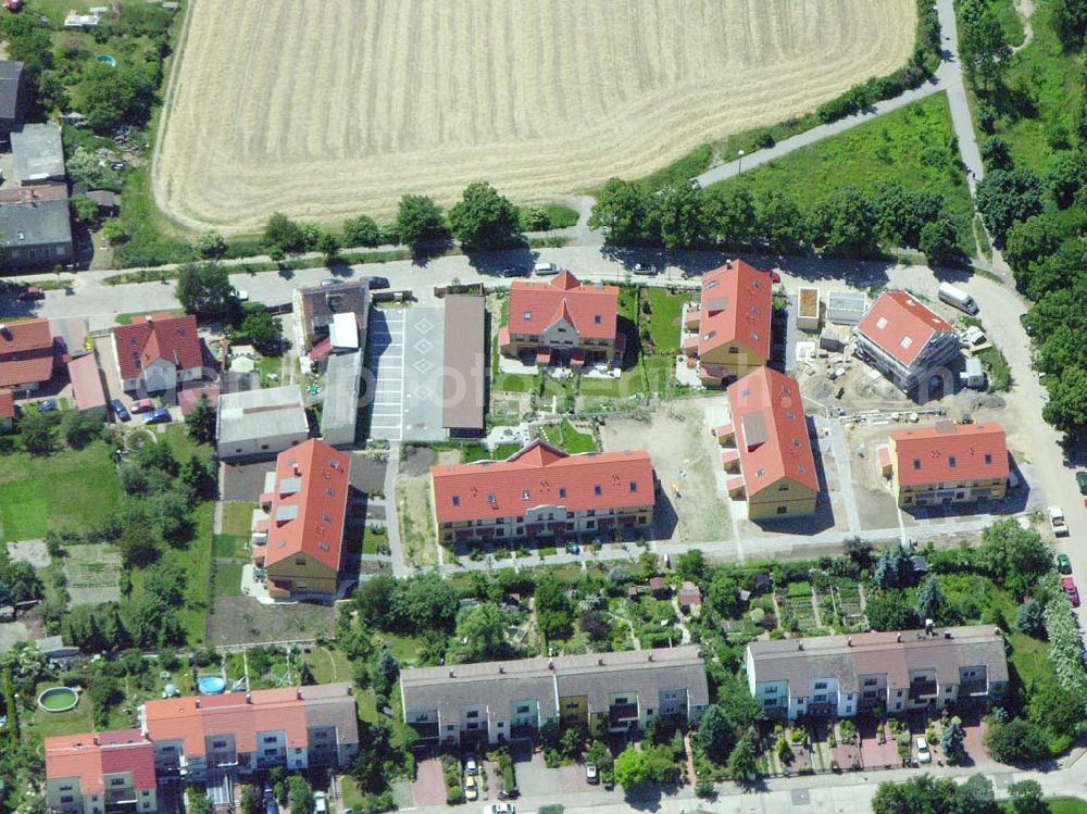 Aerial photograph Berlin - Berlin-Kaulsdorf,20.06.2005,Wohnsiedlungsneubau der PREMIER-Deutschland GmbH, an der Dorfstr. Am Alten Dorfanger in Berlin-Kaulsdorf