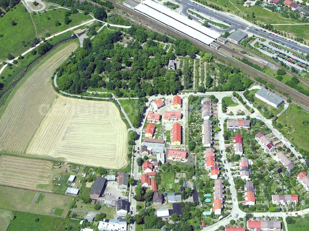 Berlin from above - Berlin-Kaulsdorf,20.06.2005,Wohnsiedlungsneubau der PREMIER-Deutschland GmbH, an der Dorfstr. Am Alten Dorfanger in Berlin-Kaulsdorf