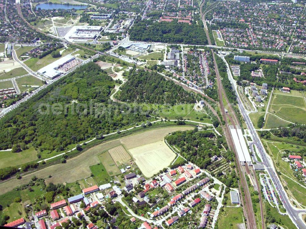 Berlin from above - Blick auf Kaulsdorf. Im Vordergrund ist der Wohnsiedlungsneubau der PREMIER-Deutschland GmbH, an der Dorfstr. Am Alten Dorfanger in Berlin-Kaulsdorf zu sehen