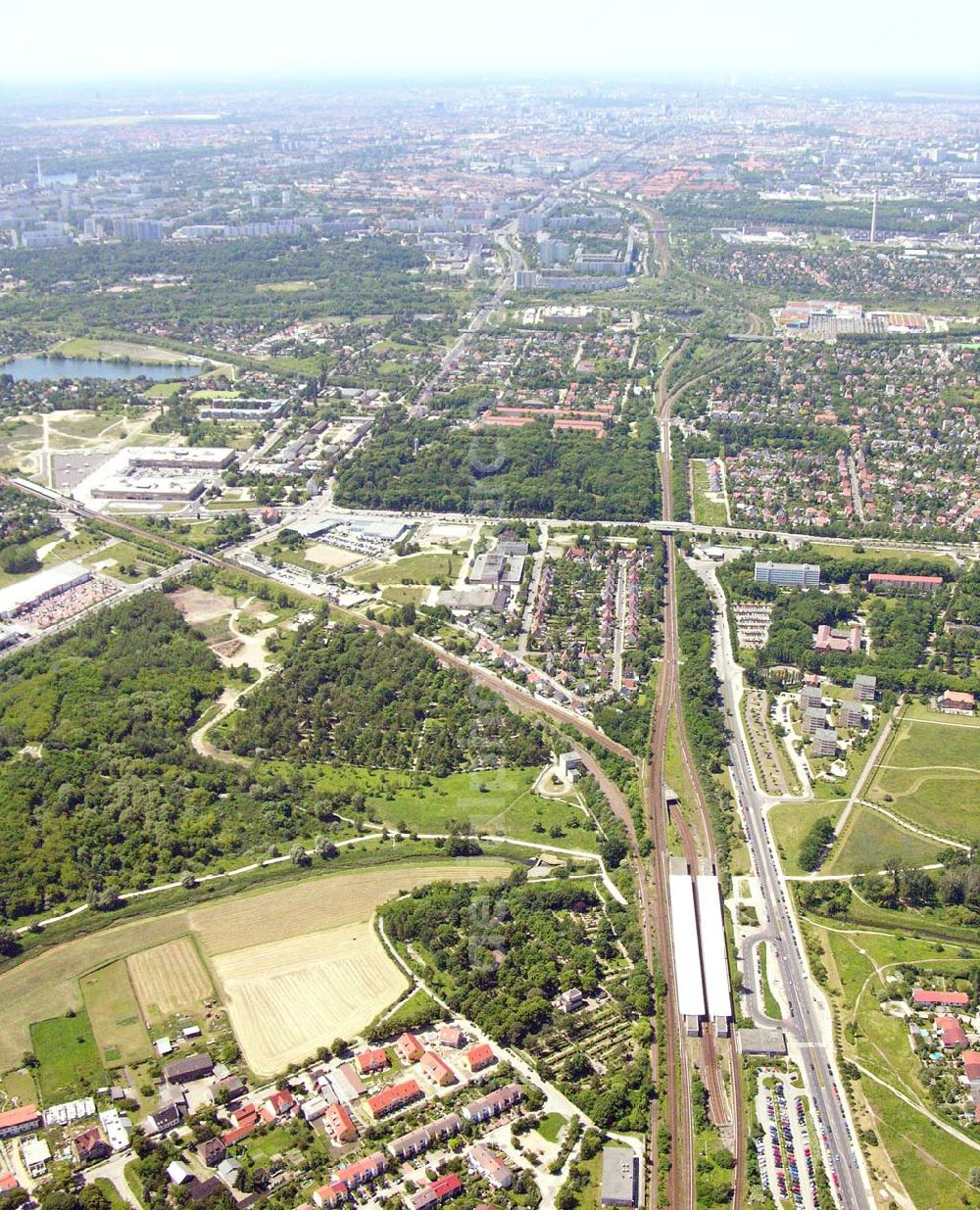 Berlin from the bird's eye view: Blick auf Kaulsdorf. Im Vordergrund ist der Wohnsiedlungsneubau der PREMIER-Deutschland GmbH, an der Dorfstr. Am Alten Dorfanger in Berlin-Kaulsdorf zu sehen