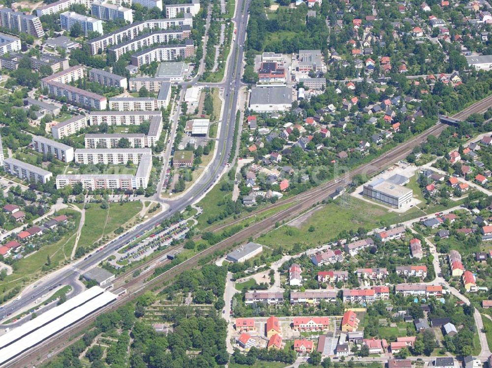 Berlin from above - Blick auf Kaulsdorf. Im Vordergrund ist der Wohnsiedlungsneubau der PREMIER-Deutschland GmbH, an der Dorfstr. Am Alten Dorfanger in Berlin-Kaulsdorf zu sehen