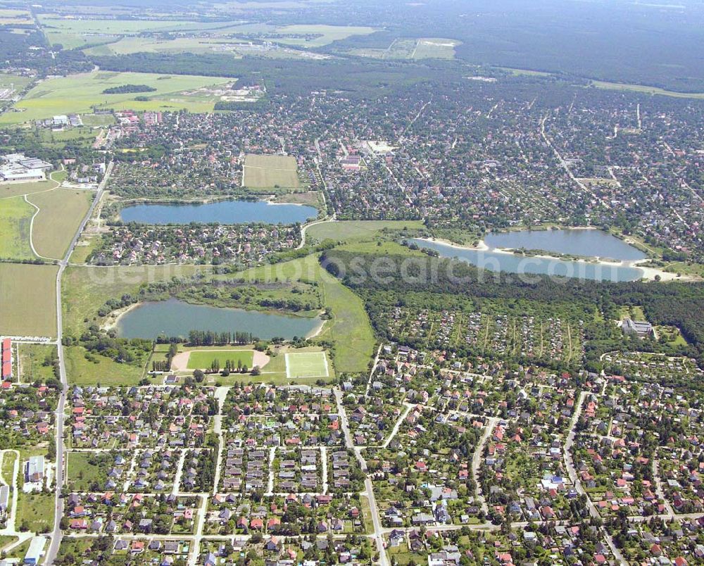 Berlin from the bird's eye view: Blick auf Kaulsdorf. Im Vordergrund ist der Wohnsiedlungsneubau der PREMIER-Deutschland GmbH, an der Dorfstr. Am Alten Dorfanger in Berlin-Kaulsdorf zu sehen