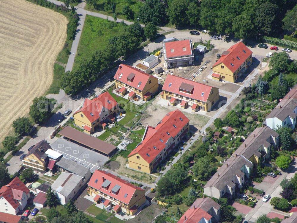 Aerial photograph Berlin - Berlin-Kaulsdorf,20.06.2005,Wohnsiedlungsneubau der PREMIER-Deutschland GmbH, an der Dorfstr. Am Alten Dorfanger in Berlin-Kaulsdorf