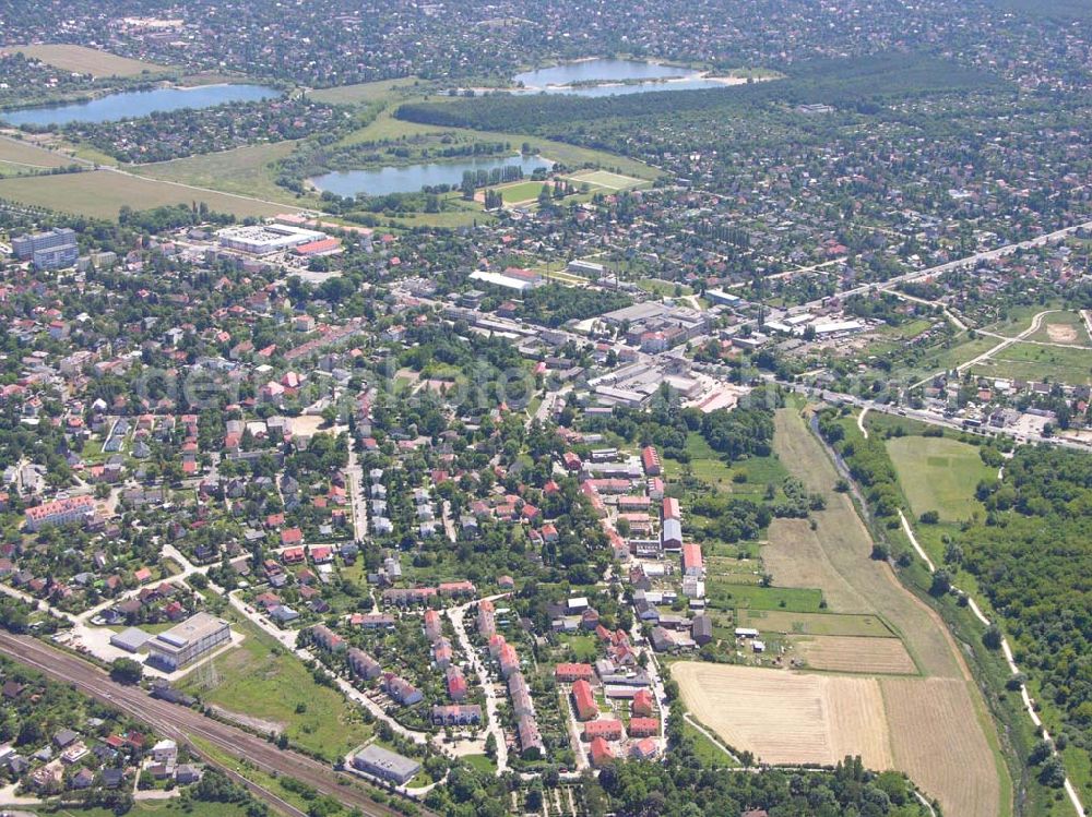 Berlin from above - Blick auf Berlin-Kaulsdorf. Blick auf Kaulsdorf. Im Vordergrund ist der Wohnsiedlungsneubau der PREMIER-Deutschland GmbH, an der Dorfstr. Am Alten Dorfanger in Berlin-Kaulsdorf zu sehen