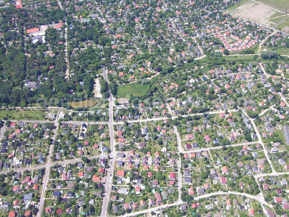 Aerial image Berlin - Blick auf Berlin-Kaulsdorf. Gut zu sehen ist auch das Wohngebiet der PREMIER Deutschland GmbH