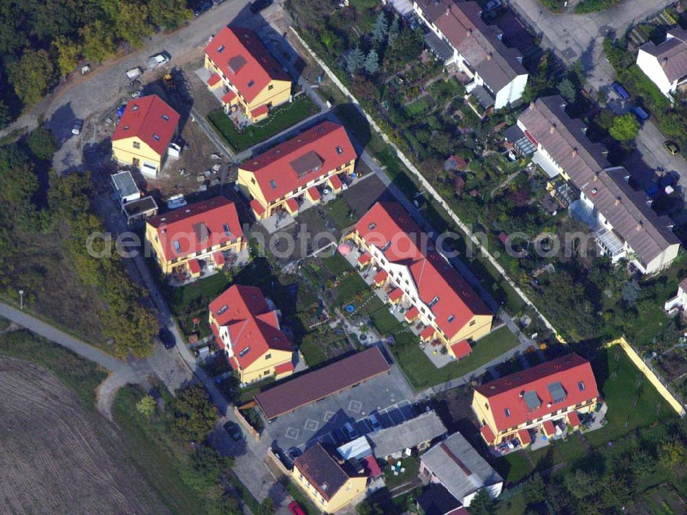 Aerial image Berlin-Kaulsdorf - 05.10.2005 Berlin-Kaulsdorf Wohnsiedlungsneubau der PREMIER-Deutschland GmbH, an der Dorfstr. Am Alten Dorfanger in Berlin-Kaulsdorf