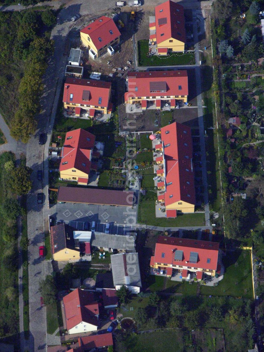 Aerial photograph Berlin-Kaulsdorf - 05.10.2005 Berlin-Kaulsdorf Wohnsiedlungsneubau der PREMIER-Deutschland GmbH, an der Dorfstr. Am Alten Dorfanger in Berlin-Kaulsdorf