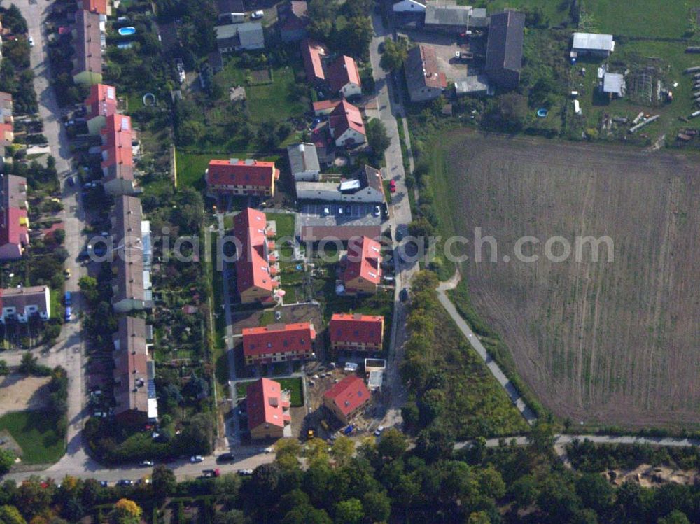 Aerial image Berlin-Kaulsdorf - 05.10.2005 Berlin-Kaulsdorf Wohnsiedlungsneubau der PREMIER-Deutschland GmbH, an der Dorfstr. Am Alten Dorfanger in Berlin-Kaulsdorf