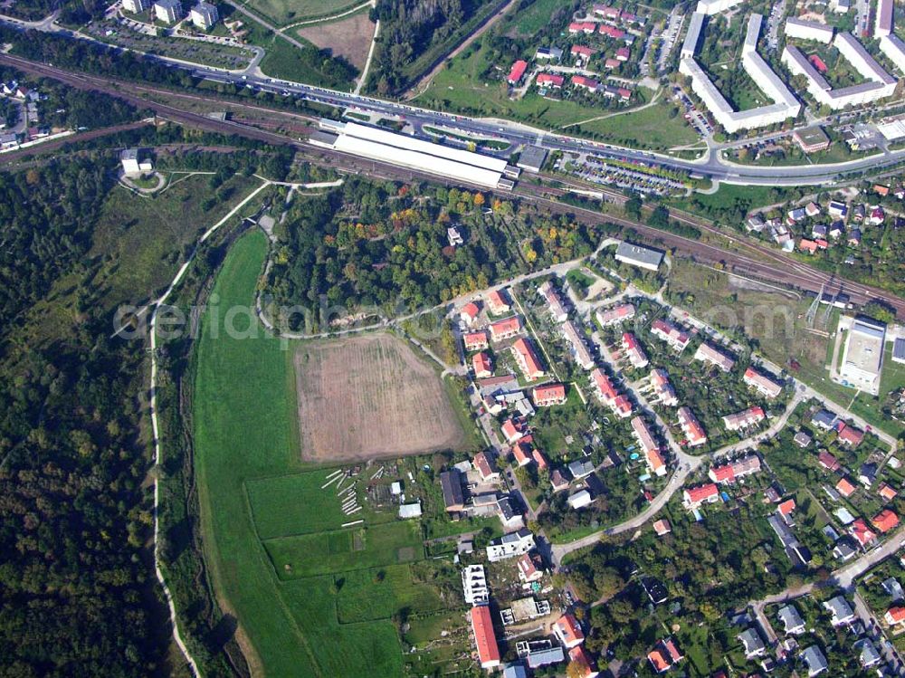 Berlin-Kaulsdorf from the bird's eye view: 05.10.2005 Berlin-Kaulsdorf Wohnsiedlungsneubau der PREMIER-Deutschland GmbH, an der Dorfstr. Am Alten Dorfanger in Berlin-Kaulsdorf