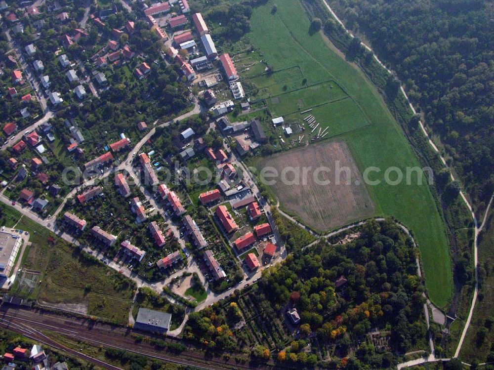 Berlin-Kaulsdorf from the bird's eye view: 05.10.2005 Berlin-Kaulsdorf Wohnsiedlungsneubau der PREMIER-Deutschland GmbH, an der Dorfstr. Am Alten Dorfanger in Berlin-Kaulsdorf