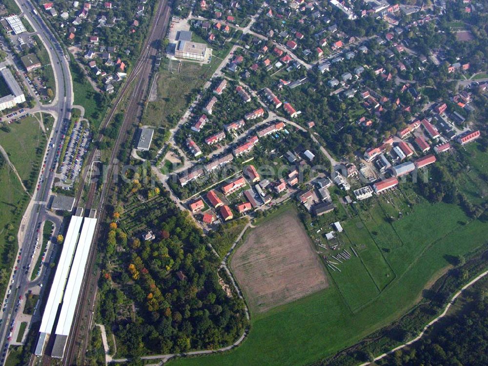 Aerial photograph Berlin-Kaulsdorf - 05.10.2005 Berlin-Kaulsdorf Wohnsiedlungsneubau der PREMIER-Deutschland GmbH, an der Dorfstr. Am Alten Dorfanger in Berlin-Kaulsdorf