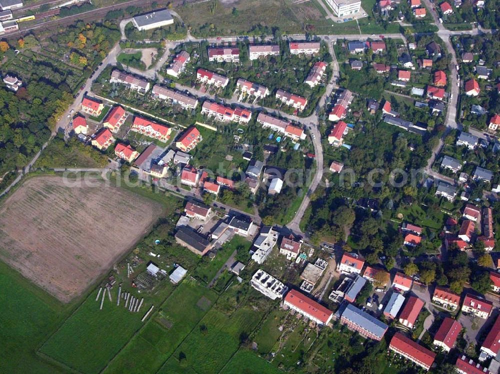 Berlin-Kaulsdorf from above - 05.10.2005 Berlin-Kaulsdorf Wohnsiedlungsneubau der PREMIER-Deutschland GmbH, an der Dorfstr. Am Alten Dorfanger in Berlin-Kaulsdorf