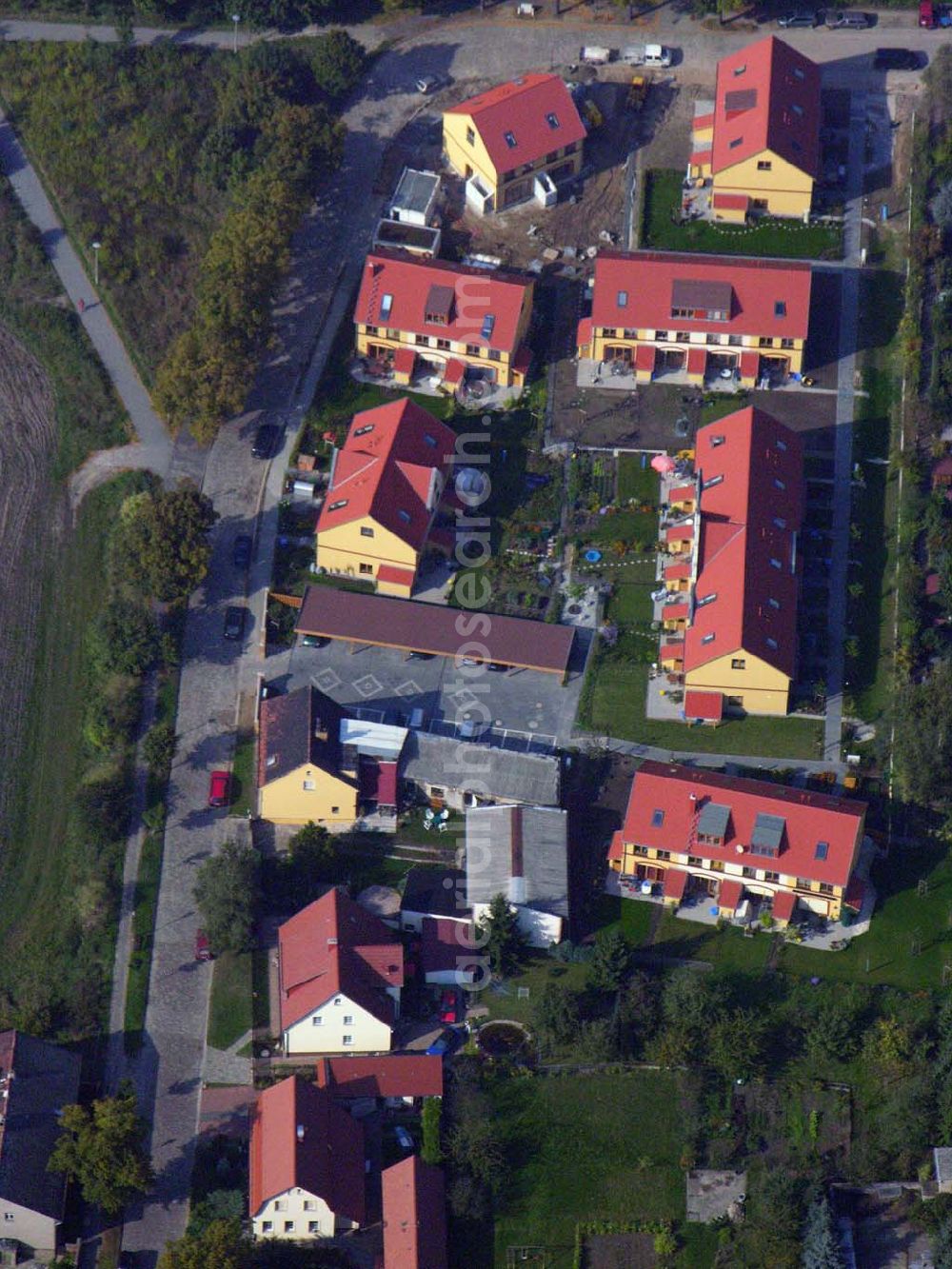 Aerial image Berlin-Kaulsdorf - 05.10.2005 Berlin-Kaulsdorf Wohnsiedlungsneubau der PREMIER-Deutschland GmbH, an der Dorfstr. Am Alten Dorfanger in Berlin-Kaulsdorf