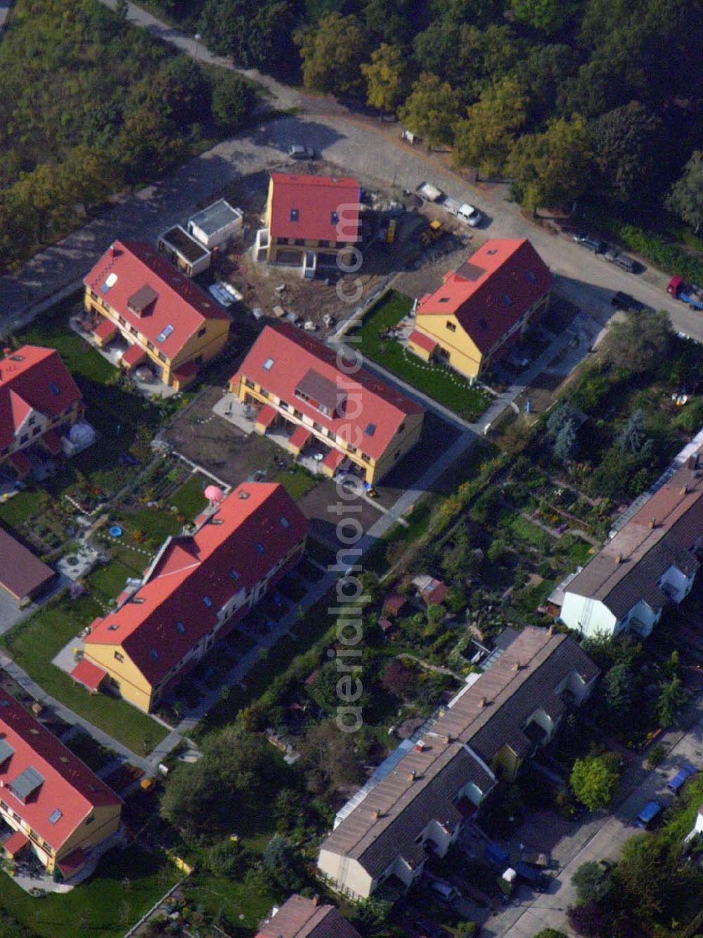 Aerial photograph Berlin-Kaulsdorf - 05.10.2005 Berlin-Kaulsdorf Wohnsiedlungsneubau der PREMIER-Deutschland GmbH, an der Dorfstr. Am Alten Dorfanger in Berlin-Kaulsdorf