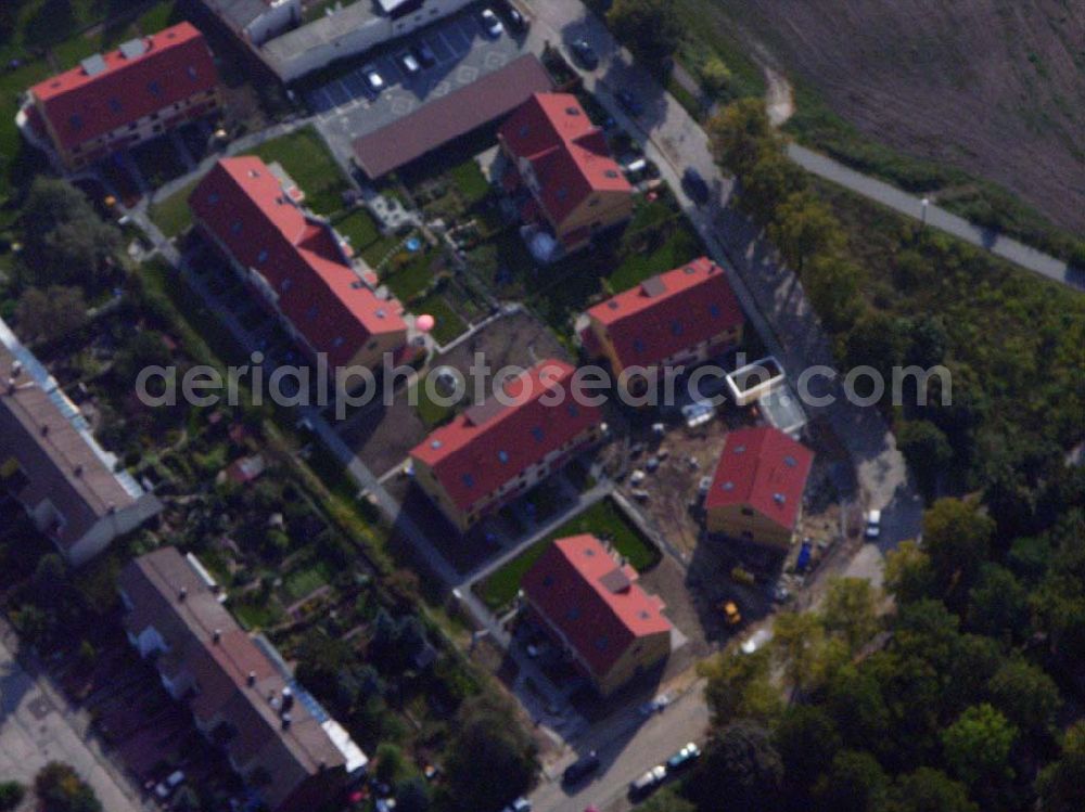 Berlin-Kaulsdorf from the bird's eye view: 05.10.2005 Berlin-Kaulsdorf Wohnsiedlungsneubau der PREMIER-Deutschland GmbH, an der Dorfstr. Am Alten Dorfanger in Berlin-Kaulsdorf