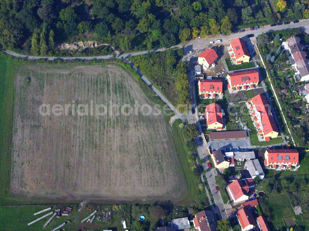 Berlin-Kaulsdorf from the bird's eye view: 05.10.2005 Berlin-Kaulsdorf Wohnsiedlungsneubau der PREMIER-Deutschland GmbH, an der Dorfstr. Am Alten Dorfanger in Berlin-Kaulsdorf