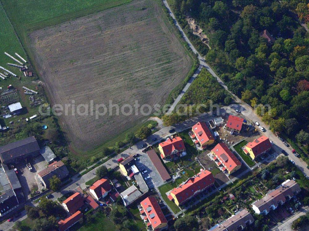 Aerial image Berlin-Kaulsdorf - 05.10.2005 Berlin-Kaulsdorf Wohnsiedlungsneubau der PREMIER-Deutschland GmbH, an der Dorfstr. Am Alten Dorfanger in Berlin-Kaulsdorf