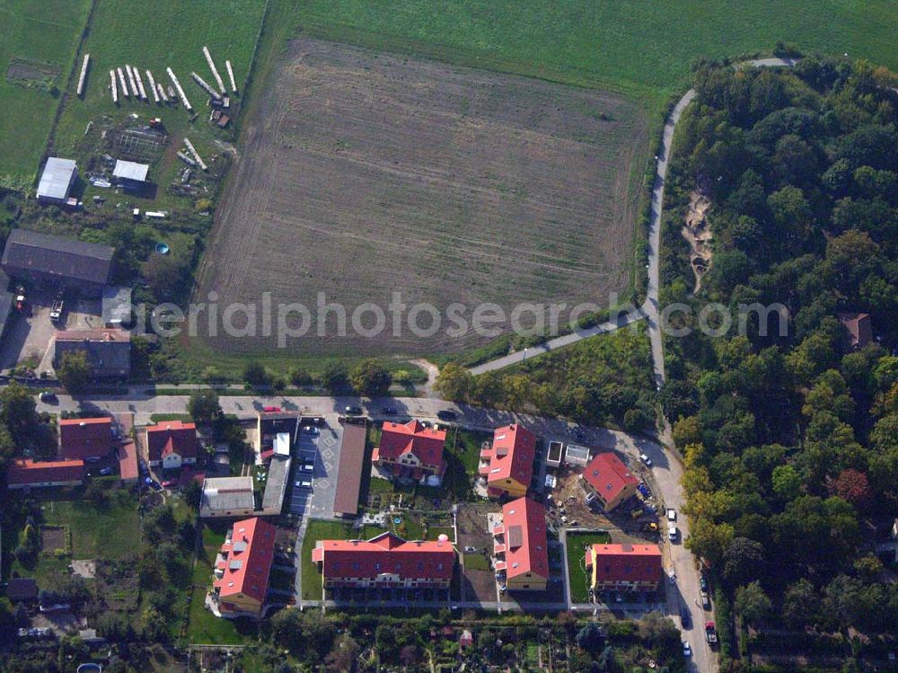 Aerial photograph Berlin-Kaulsdorf - 05.10.2005 Berlin-Kaulsdorf Wohnsiedlungsneubau der PREMIER-Deutschland GmbH, an der Dorfstr. Am Alten Dorfanger in Berlin-Kaulsdorf