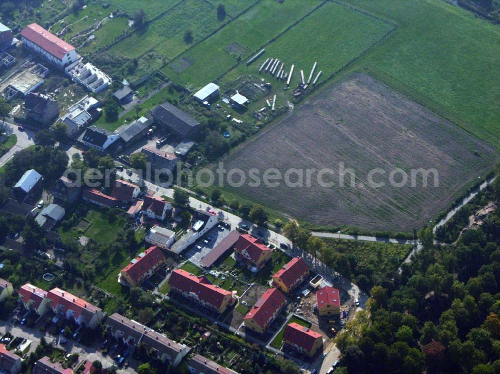 Berlin-Kaulsdorf from above - 05.10.2005 Berlin-Kaulsdorf Wohnsiedlungsneubau der PREMIER-Deutschland GmbH, an der Dorfstr. Am Alten Dorfanger in Berlin-Kaulsdorf