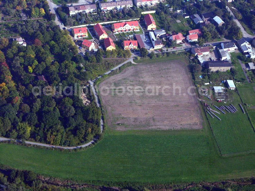 Aerial photograph Berlin-Kaulsdorf - 05.10.2005 Berlin-Kaulsdorf Wohnsiedlungsneubau der PREMIER-Deutschland GmbH, an der Dorfstr. Am Alten Dorfanger in Berlin-Kaulsdorf