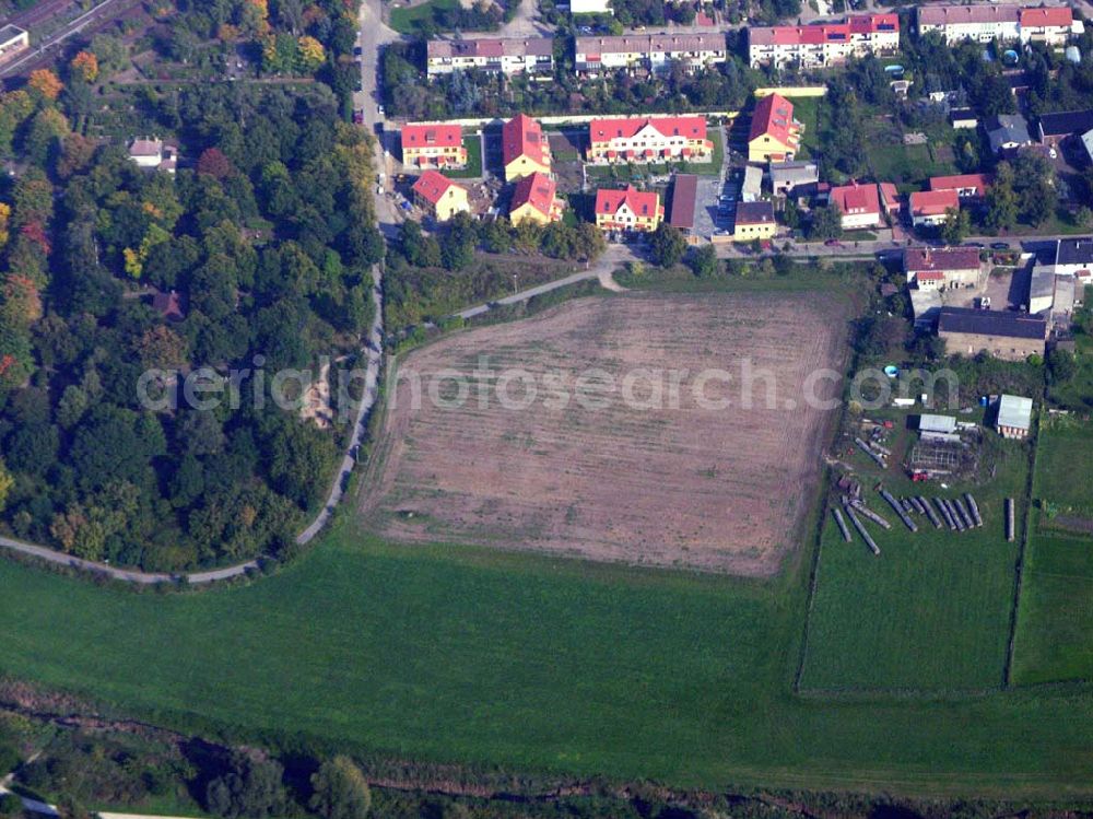 Berlin-Kaulsdorf from the bird's eye view: 05.10.2005 Berlin-Kaulsdorf Wohnsiedlungsneubau der PREMIER-Deutschland GmbH, an der Dorfstr. Am Alten Dorfanger in Berlin-Kaulsdorf