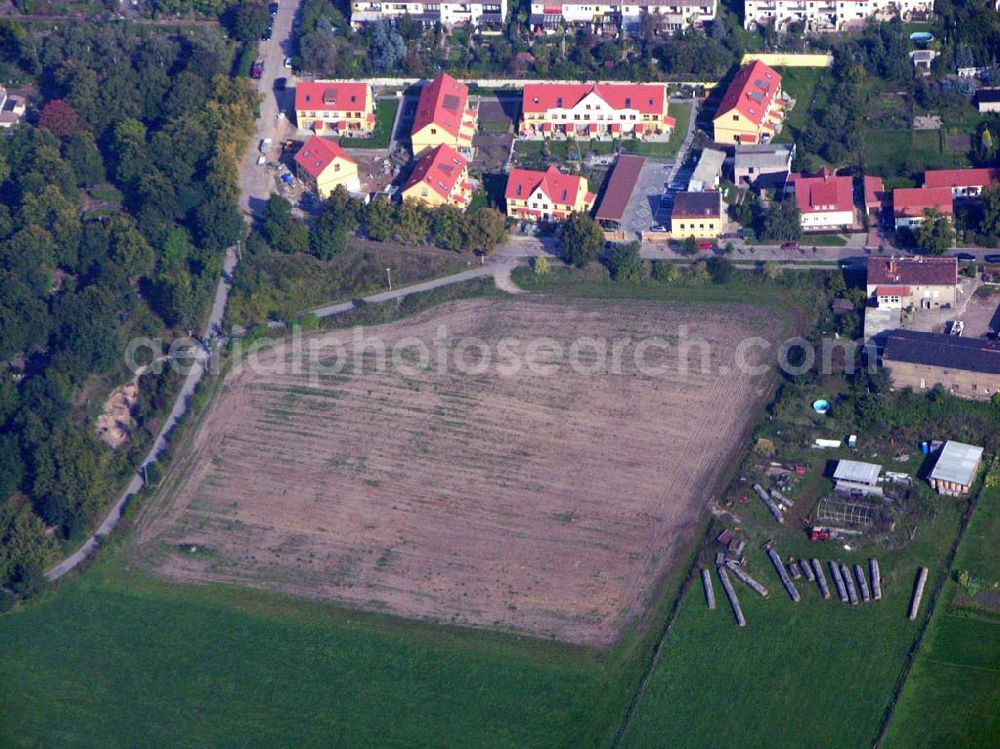 Aerial image Berlin-Kaulsdorf - 05.10.2005 Berlin-Kaulsdorf Wohnsiedlungsneubau der PREMIER-Deutschland GmbH, an der Dorfstr. Am Alten Dorfanger in Berlin-Kaulsdorf