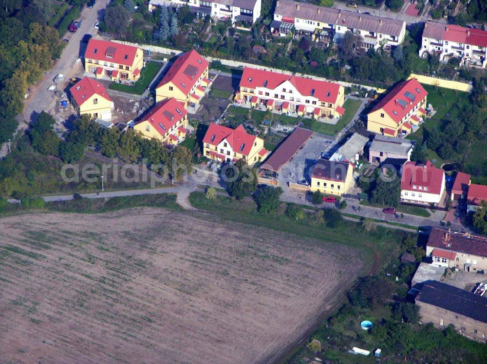 Aerial photograph Berlin-Kaulsdorf - 05.10.2005 Berlin-Kaulsdorf Wohnsiedlungsneubau der PREMIER-Deutschland GmbH, an der Dorfstr. Am Alten Dorfanger in Berlin-Kaulsdorf