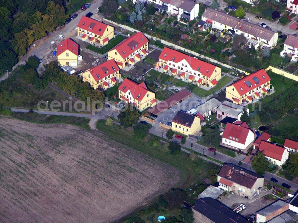 Berlin-Kaulsdorf from the bird's eye view: 05.10.2005 Berlin-Kaulsdorf Wohnsiedlungsneubau der PREMIER-Deutschland GmbH, an der Dorfstr. Am Alten Dorfanger in Berlin-Kaulsdorf