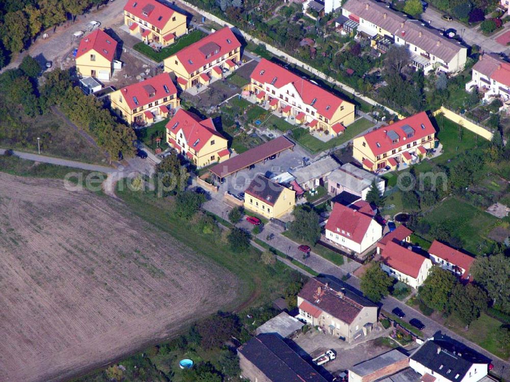 Aerial image Berlin-Kaulsdorf - 05.10.2005 Berlin-Kaulsdorf Wohnsiedlungsneubau der PREMIER-Deutschland GmbH, an der Dorfstr. Am Alten Dorfanger in Berlin-Kaulsdorf