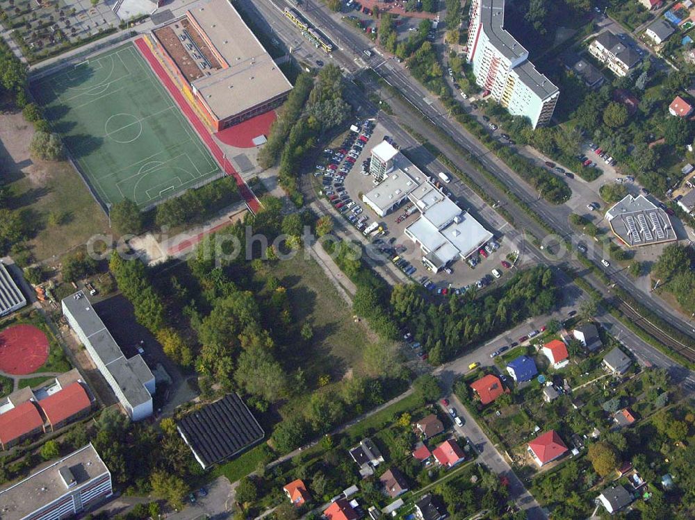 Berlin-Marzahn from the bird's eye view: Planungsfläche für einen Wohnsiedlungsneubau der PREMIER-Deutschland GmbH, an der Charlottenstraße, in Berlin-Marzahn