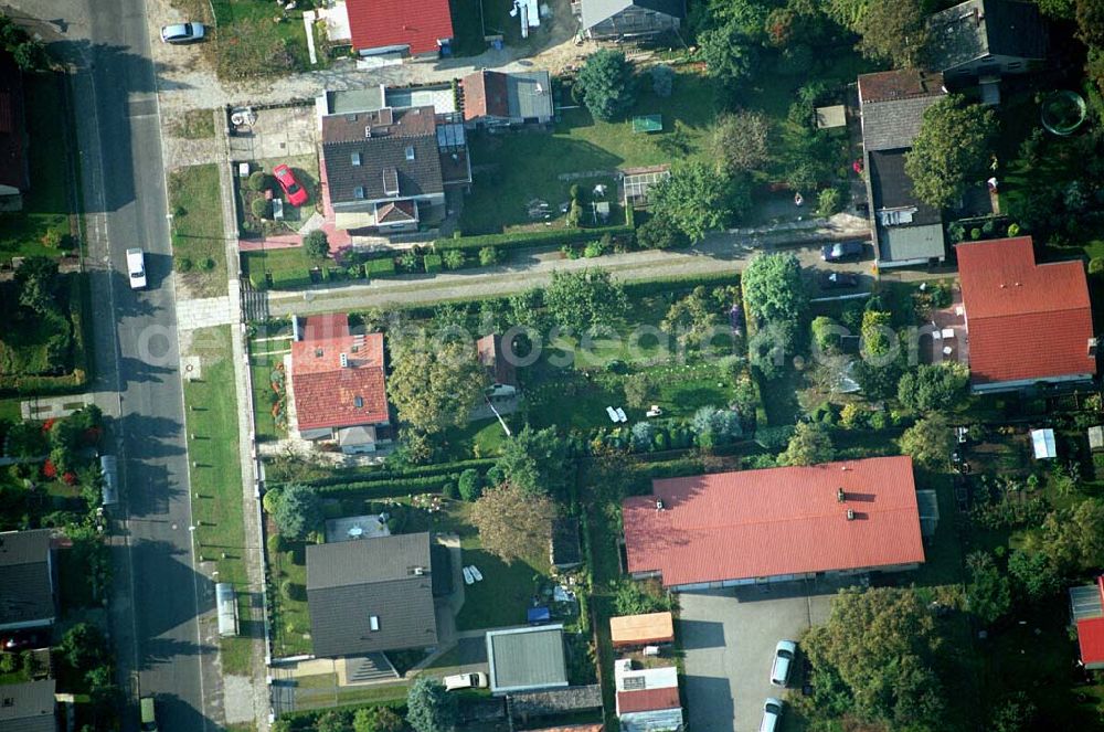 Berlin-Kaulsdorf from above - Einfamilienhaussiedlung am Wilhelmsmühlenweg in 12621 BERLIN-Kaulsdorf