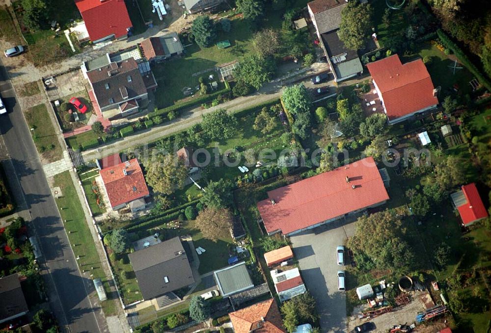 Berlin-Kaulsdorf from above - Einfamilienhaussiedlung am Wilhelmsmühlenweg in 12621 BERLIN-Kaulsdorf