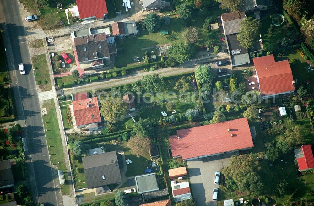 Aerial photograph Berlin-Kaulsdorf - Einfamilienhaussiedlung am Wilhelmsmühlenweg in 12621 BERLIN-Kaulsdorf