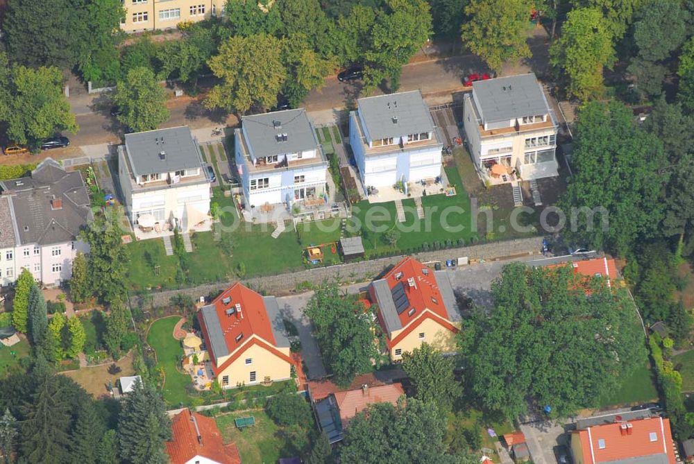 Berlin from the bird's eye view: 30.07.2006 Berlin Wohnsiedlungsneubau der PREMIER-Deutschland GmbH, an der Bondickenstr./Nimrodstr. in Berlin-Reinickendorf